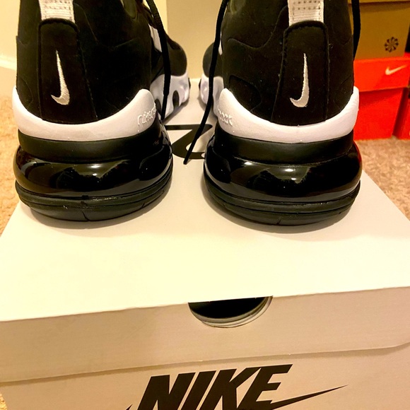 New Nike Air Max 270 React Black/White/Anthracite - Picture 3 of 5